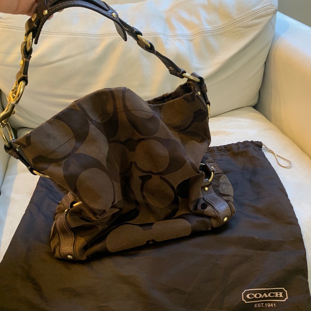 Large signature coach Carly bag in brown